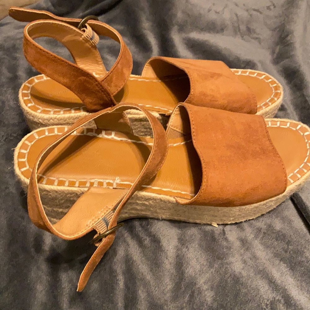 Universal Threads sandals